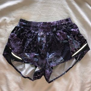 lululemon athletica Hotty Hot Short II in size 6